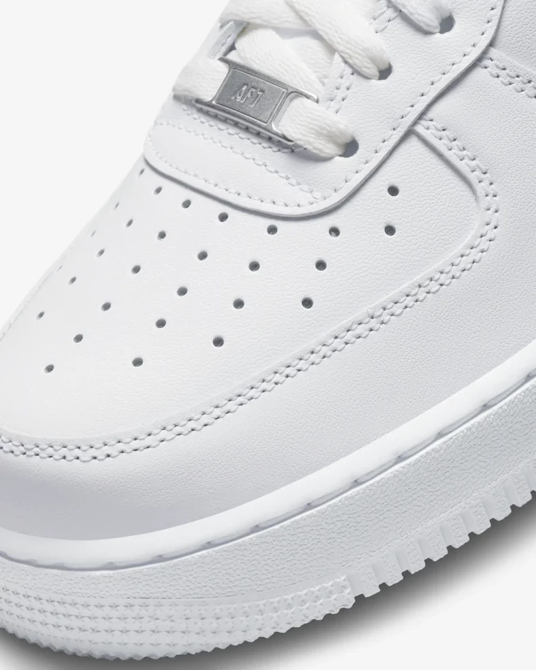 Кроссовки Nike Air Force 1 07 CW2288-111