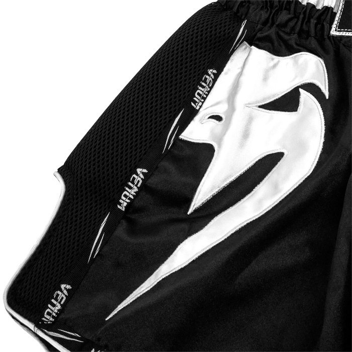 Шорты тайские Venum Giant Black/White ventshorts031