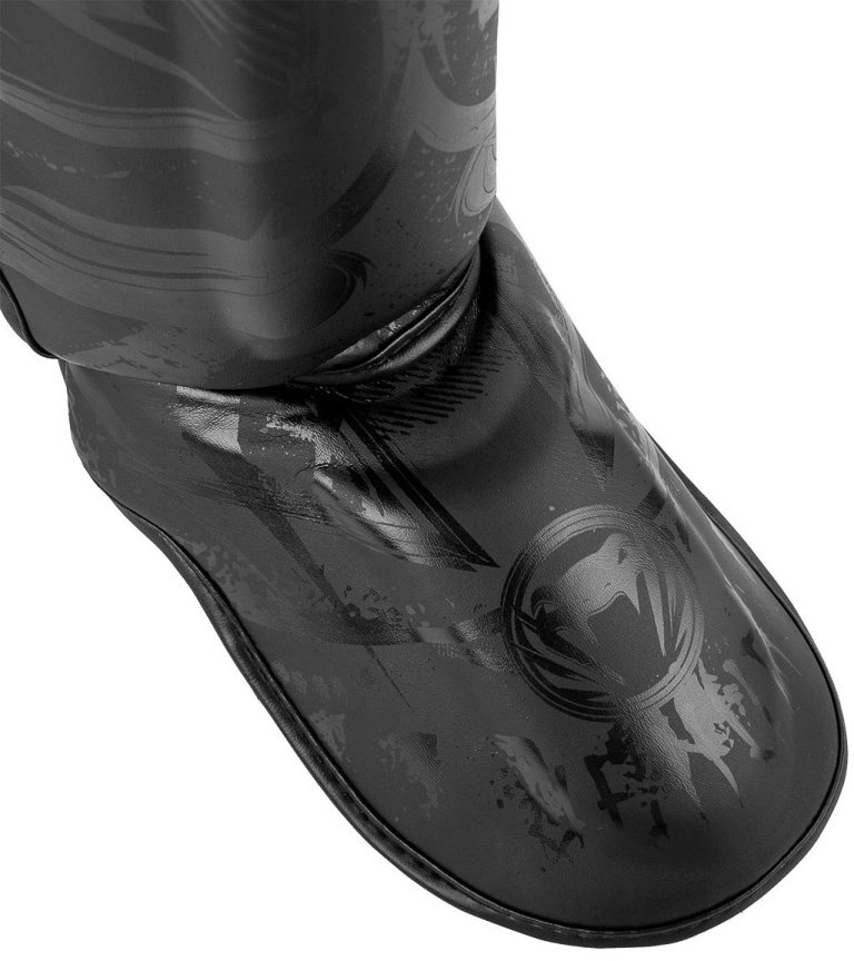 Щитки Venum Gladiator Black/Black 01317