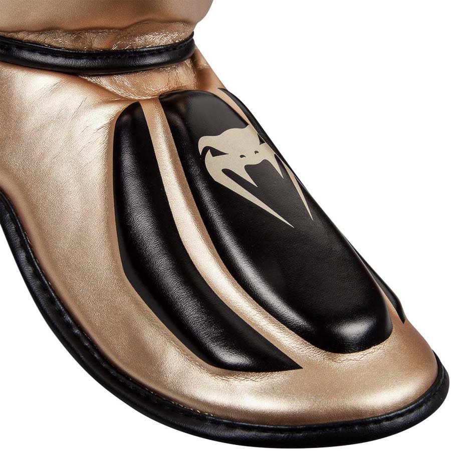 Щитки Venum Predator Black/Gold 060692