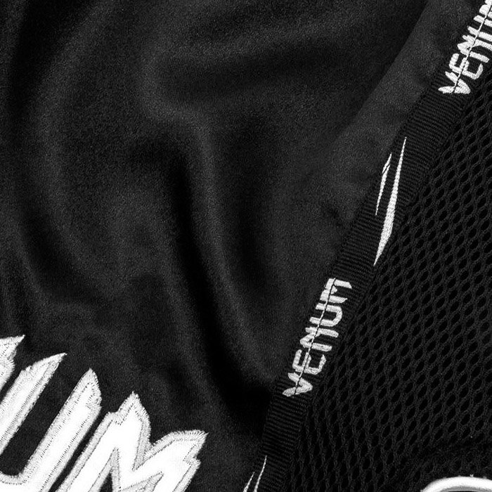 Шорты тайские Venum Giant Black/White ventshorts031