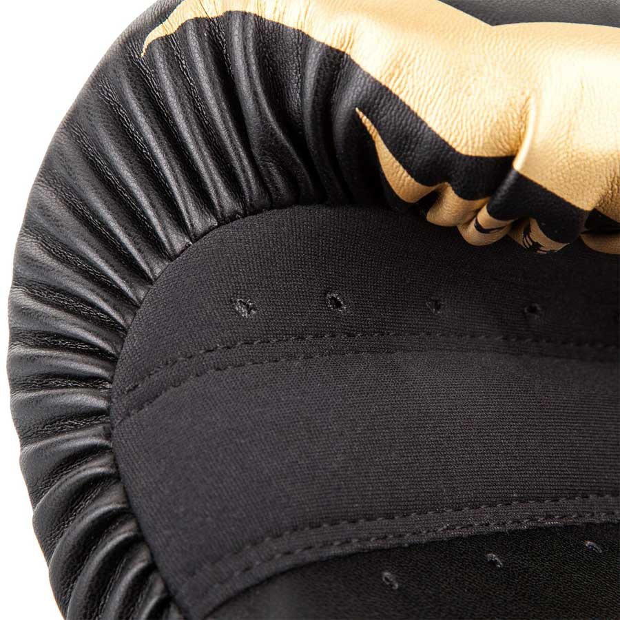 Перчатки боксерские Venum Challenger 3.0 Black/Gold 01167