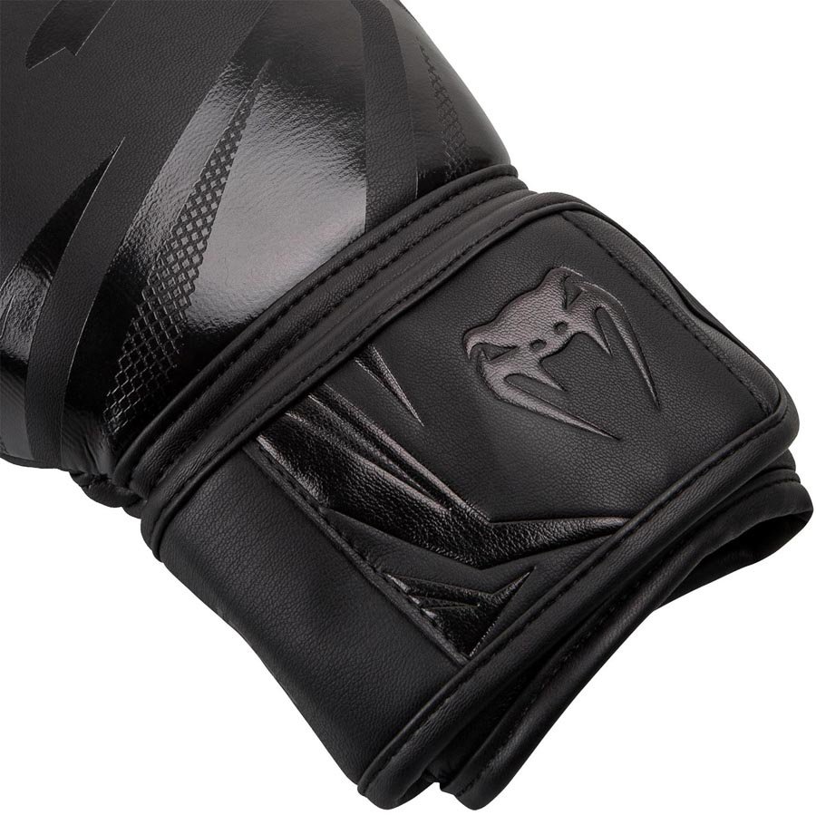 Перчатки боксерские Venum Challenger 3.0 Black/Black 01159