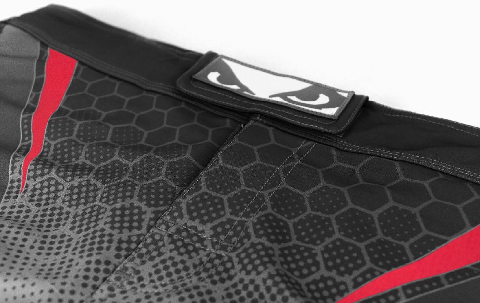 Шорты для MMA Bad Boy Legacy Evolve Shorts Black/Red 4582_gy_rd