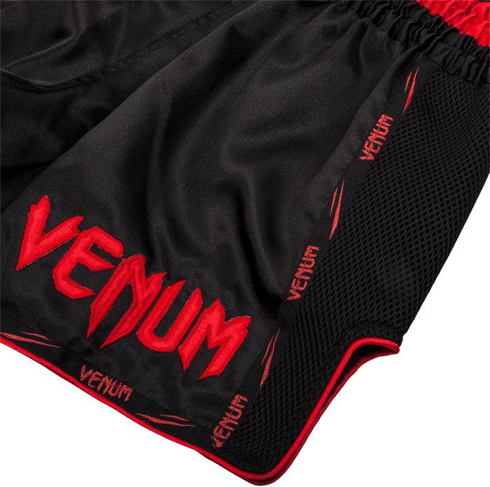 Шорты тайские Venum Giant Black/Red ventshorts030