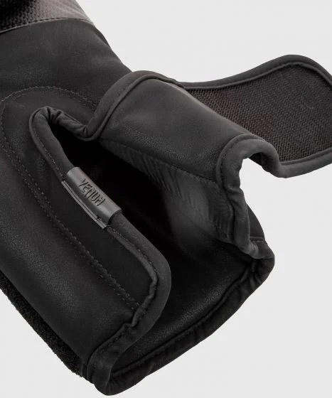 Перчатки боксерские Venum Impact Black/Black 04305